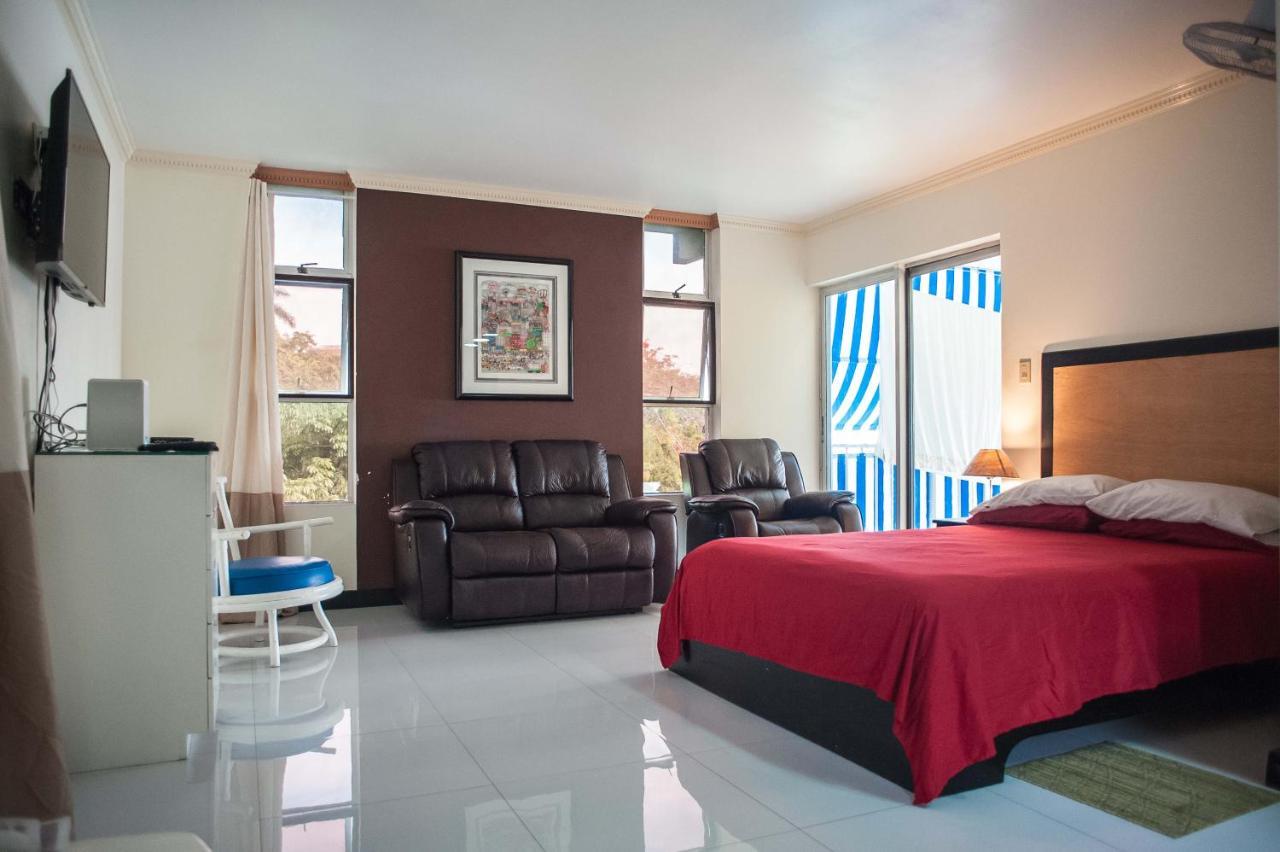 Beach Condos -Montego Bay Club Beach Resort Esterno foto